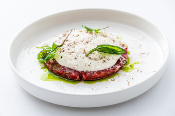  Tartar or beef tartar diet with capers, shallots and chives