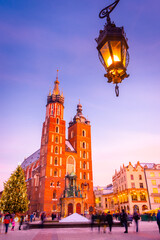 Obraz premium Sunset over the St. Mary's Basilica in Rynek Glowny square, Krakow, Poland