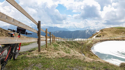 Fototapeta na wymiar Radtour zum Penglstein in Tirol