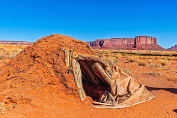 Navajo sweat lodge in Monument Valley, the Utah desert - obrazy, fototapety, plakaty