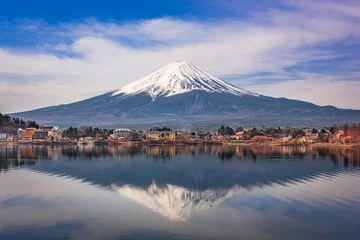 Photo sur Plexiglas Anti-reflet Mont Fuji Mount Fuji at dusk near Lake Kawaguchi in Yamanashi Prefecture, Japan