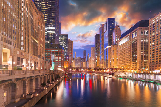 Chicago, Illinois, USA on the River at Twilight