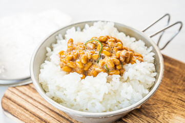 シェラカップで炊いた納豆をご飯