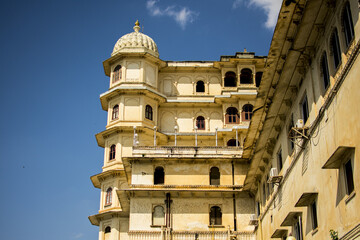 the beautiful architecture of udaipur city palace