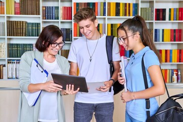 Students teenagers talking with woman teacher mentor