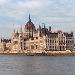 Fototapeta na wymiar view from the Danube river to the beautiful Gothic building of the Hungarian Parliament as a symbol of the Hungarian capital