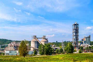 Fototapeta na wymiar industrial plant in the city