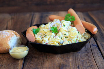 Kartoffelsalat mit Würstchen