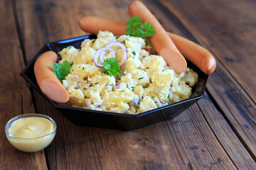 Kartoffelsalat mit Würstchen