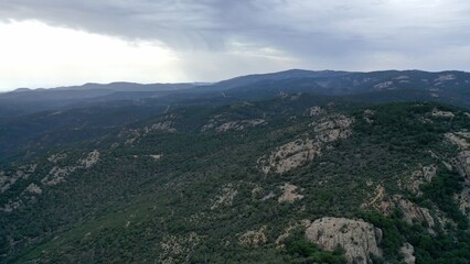 Fototapeta na wymiar survol du parc naturel de Despenaperros en Espagne massif montagneux en Andalousie, Espagne