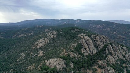 Fototapeta na wymiar survol du parc naturel de Despenaperros en Espagne massif montagneux en Andalousie, Espagne