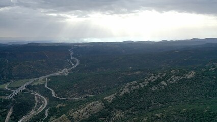 survol du parc naturel de Despenaperros en Espagne massif montagneux en Andalousie, Espagne