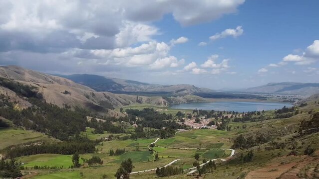 Paisaje de la Laguna de Paca en Jauja, Jun&iacute;n.
