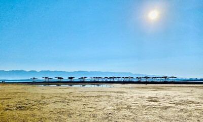 Sonnenschirme vor der Sonne
