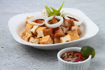 Freshly cooked Filipino food called Tokwa't Baboy