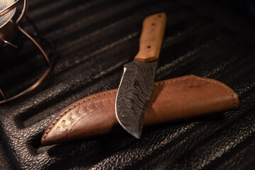 ダマスカス鋼ナイフ