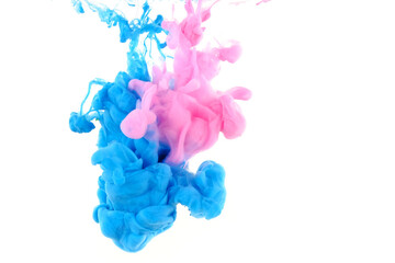 水中に広がるカラフルな絵具