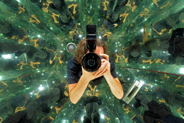 Portrait of a photographer in a kaleidoscope room - obrazy, fototapety, plakaty