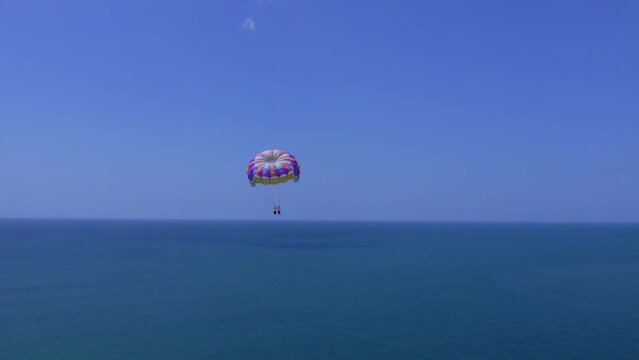 outdoor parasailing rides at sea level