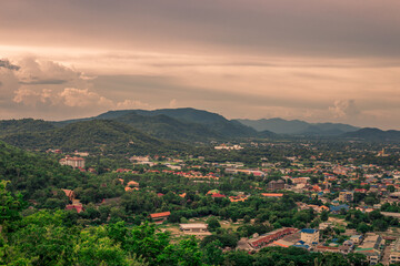 Obraz premium panoramic background of high mountain scenery, overlooking the atmosphere of the sea, trees and wind blowing in a cool blur, spontaneous beauty