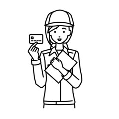 立って書類とカードを手に持つ作業員の女性