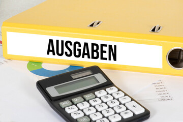 Taschenrechner und Ordner Ausgaben