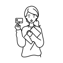 立って書類とカードを手に持つリモートワークの女性