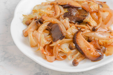 キノコと野菜の炒め物