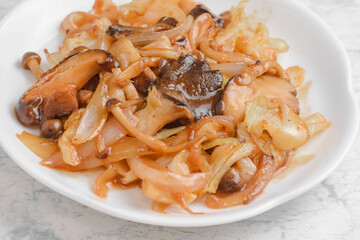 キノコと野菜の炒め物
