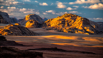 Extraordinary mountain desert landscape, Wadi Rum Protected Area, Jordan. - obrazy, fototapety, plakaty