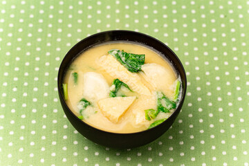 家庭料理　蕪とオカラの味噌汁　日本　和食