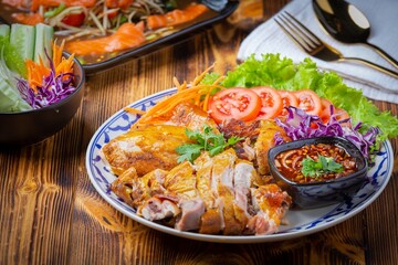 Papaya salad with grilled chicken, delicious flavor, hot sticky rice, delicious.