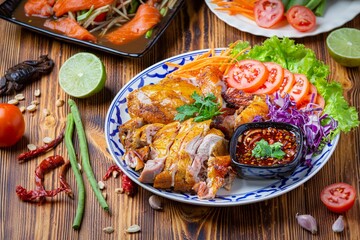 Papaya salad with grilled chicken, delicious flavor, hot sticky rice, delicious.