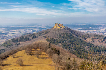 Frühlingshafte Entdeckungstour rund um die prächtige Burg Hohenzollern - Baden-Württemberg -...