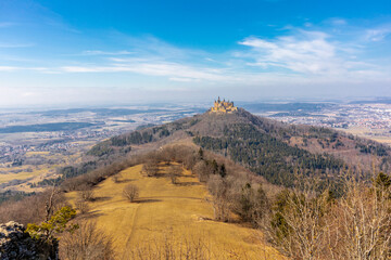 Frühlingshafte Entdeckungstour rund um die prächtige Burg Hohenzollern - Baden-Württemberg -...