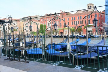 Venezia gondole in canal grande