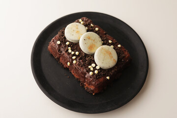 Génoise Chocolat & Oréo enrobés.