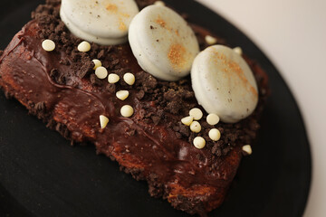 Génoise Chocolat & Oréo enrobés.