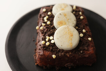 Génoise Chocolat & Oréo enrobés.