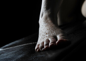 frau füße fuß fuss zehen nass wet regen hygiene körperpflege fußpilz