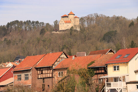 Treffurt an der Werra; Blick zur Burg Normannstein
