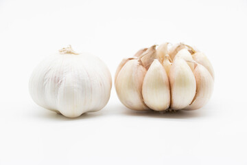 Obraz premium garlic slices isolated on white background