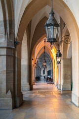 Krakowskie Sukiennice w Rynku Głównym w balsku porannego słońca © Michal45