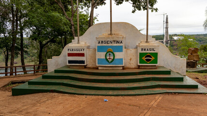 Praça das bandeiras. Brasil, Paraguai e Argentina.