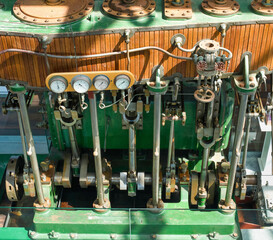Motor diesel para embarcaciones navales en el museo marítimo de Vigo, España
