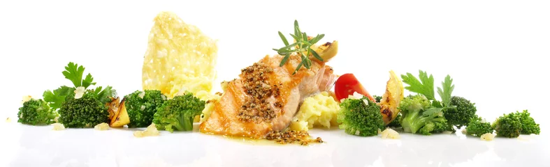 Papier Peint photo Légumes frais Grilled Salmon Steak with Broccoli, mashed Potatoes and Cheese Cracker - Panorama isolated on white Background