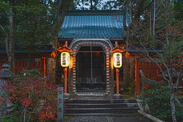 京都 夕闇の赤山禅院