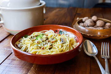 Mushroom spaghetti pasta whit basil and parsley sauce 