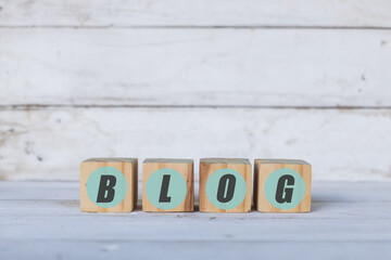 Obraz premium blog concept written on wooden cubes or blocks, on white wooden background.