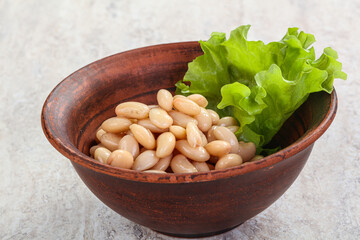 White canned beans for vegan suisine